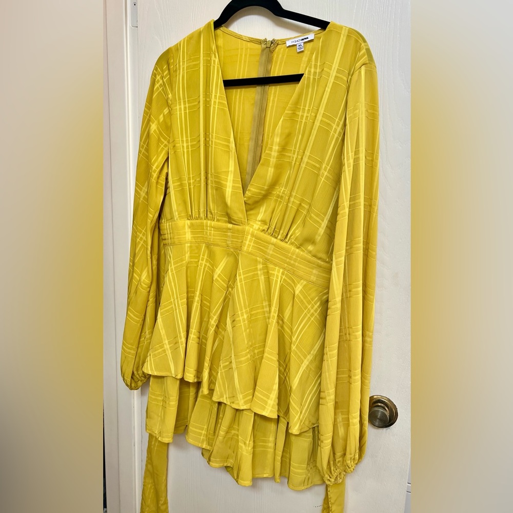 Fashion Nova romper. Size XL